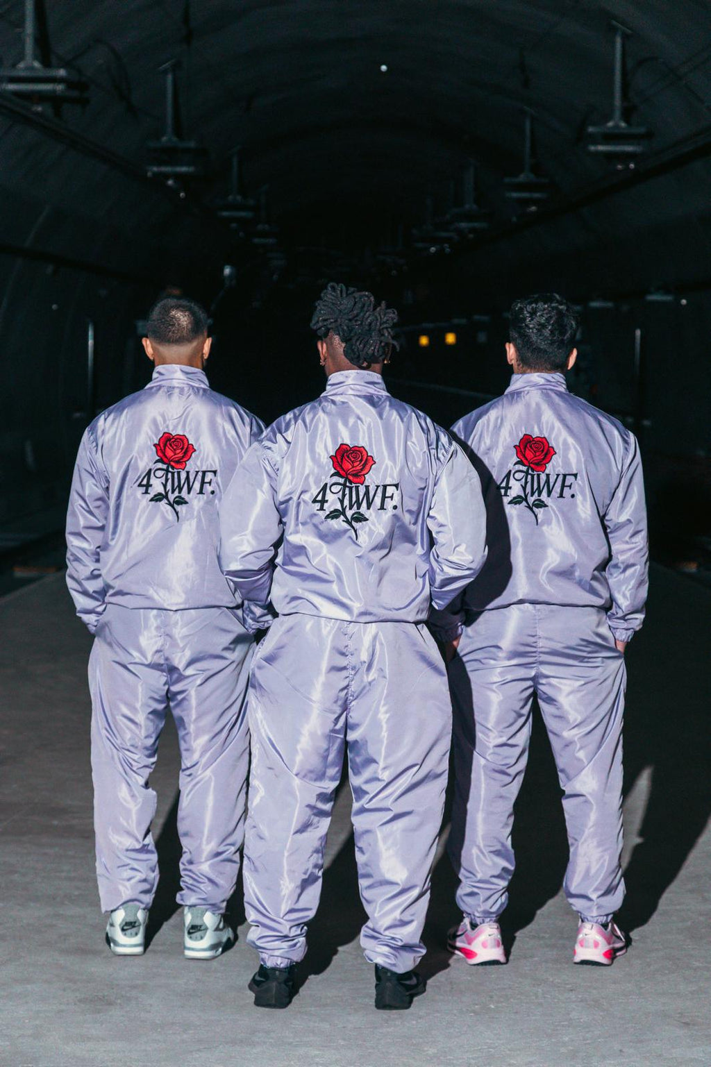 LILAC WINDBREAKER PANTS.