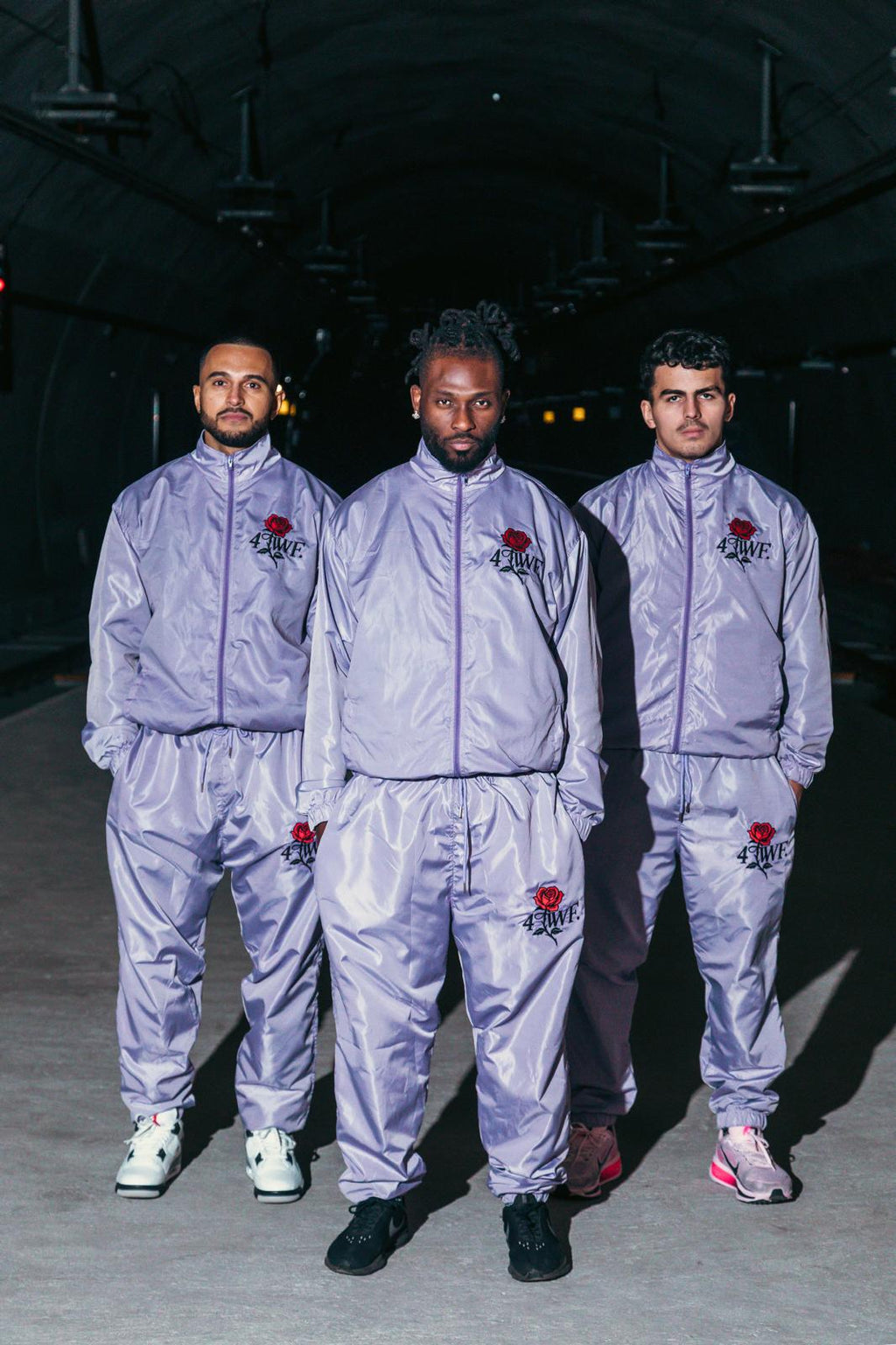 LILAC WINDBREAKER PANTS.